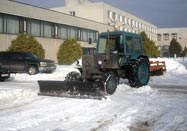 Механизированная уборка и вывоз снега на территории Калужской области. Собственный парк снегоуборочной техники: трактора, погрузчик, самосвал.